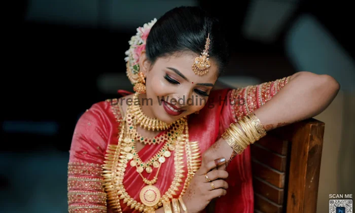 PEACOCK BRIDAL studio